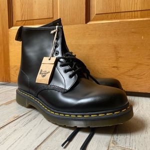 NWT Doc Martens 1460 Smooth Leather Lace Up Boots